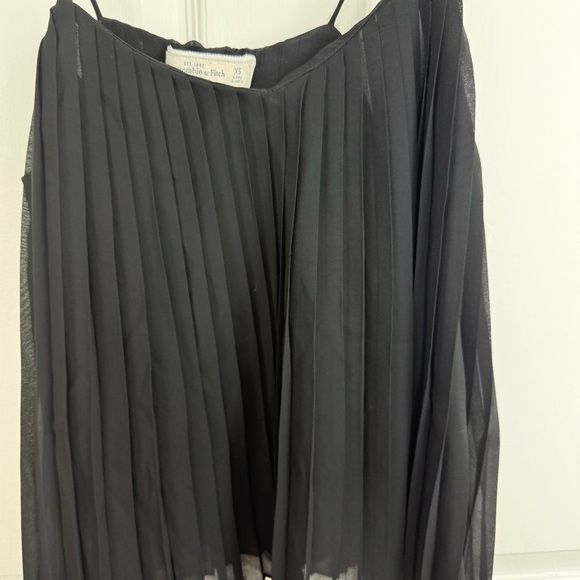 Abercrombie & Fitch Black Pleated Camisole - Picture 2 of 6